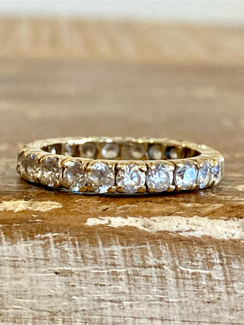 Gold Tone Eternity Band Ring Clear Stones Size 8 - Has a Crack - Picture 3 of 17